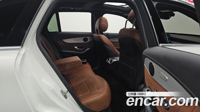 Mercedes-Benz GLC-Class 2021 — photo 16