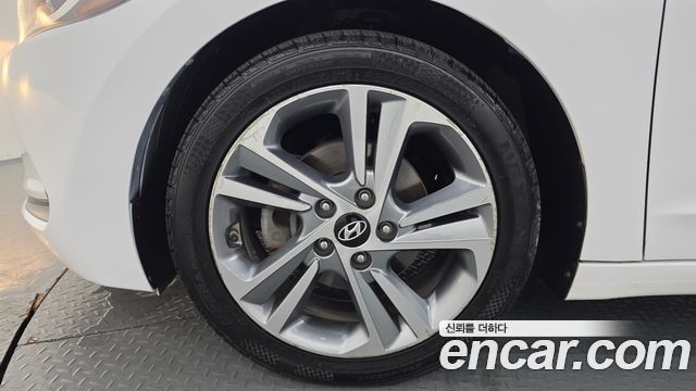 Hyundai AVANTE 2017 — photo 5