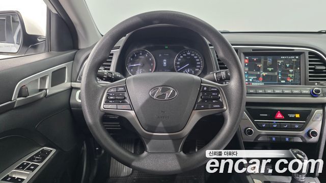 Hyundai AVANTE 2017 — photo 13