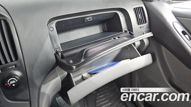 Hyundai Starex 2016 — photo 32