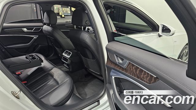 Audi A6 2022 — photo 17