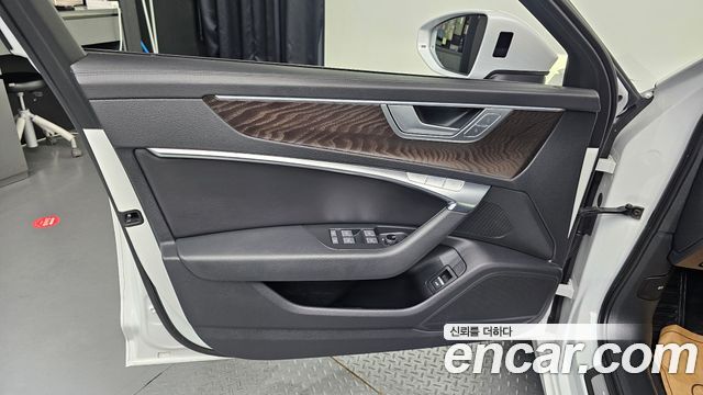 Audi A6 2022 — photo 14