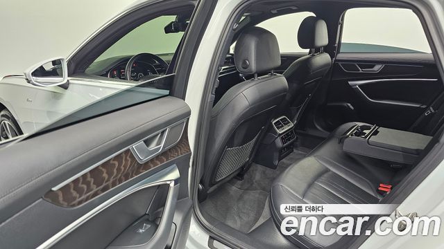 Audi A6 2022 — photo 16