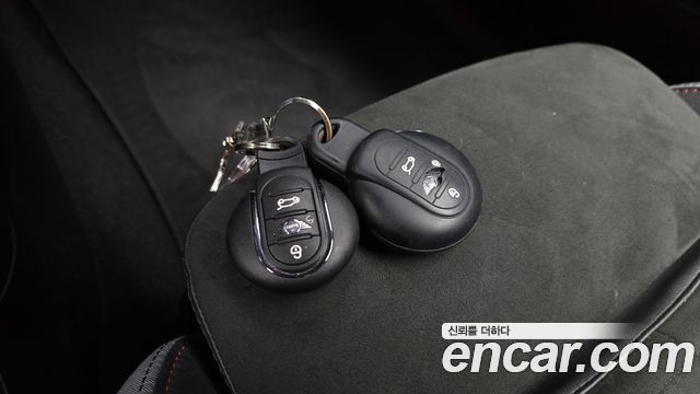 Mini Cooper 2020 — photo 23