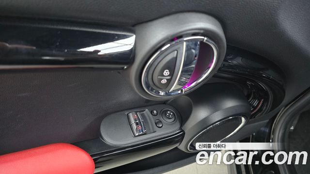 Mini Cooper 2020 — photo 29