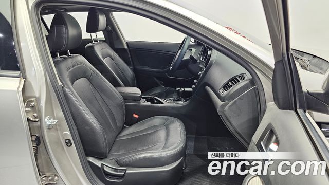 Kia K5 2011 — photo 11