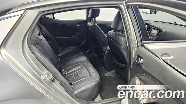 Kia K5 2011 — photo 12