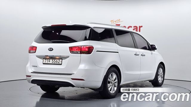 Kia Canival 2017 — photo 2