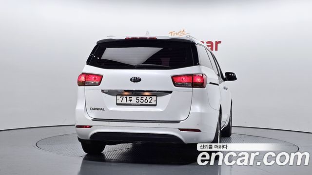 Kia Canival 2017 — photo 4