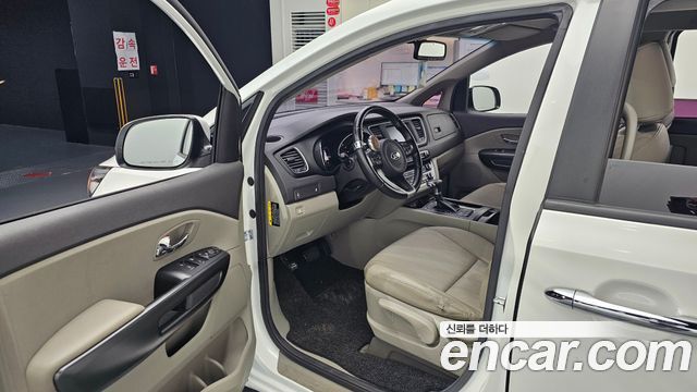 Kia Canival 2017 — photo 10