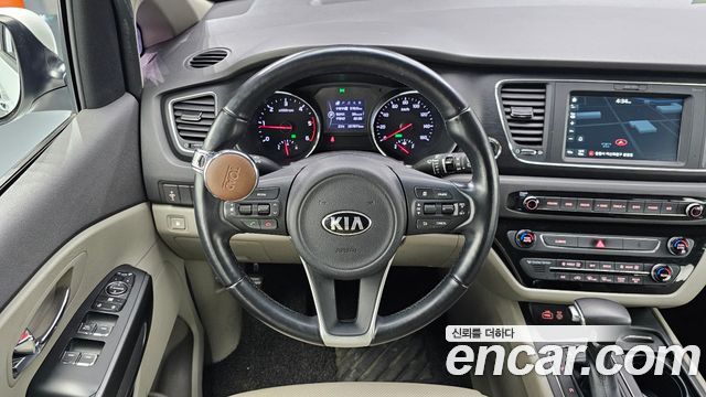 Kia Canival 2017 — photo 14