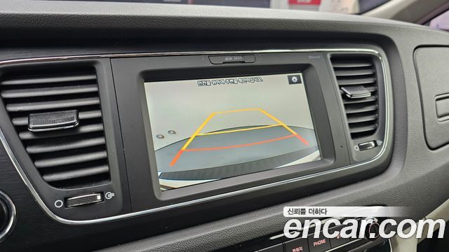 Kia Canival 2017 — photo 16