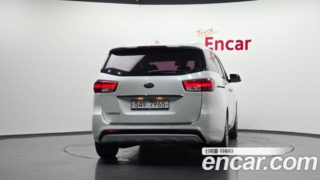 Kia Canival 2016 — photo 4