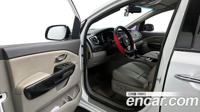 Kia Canival 2016 — photo 10