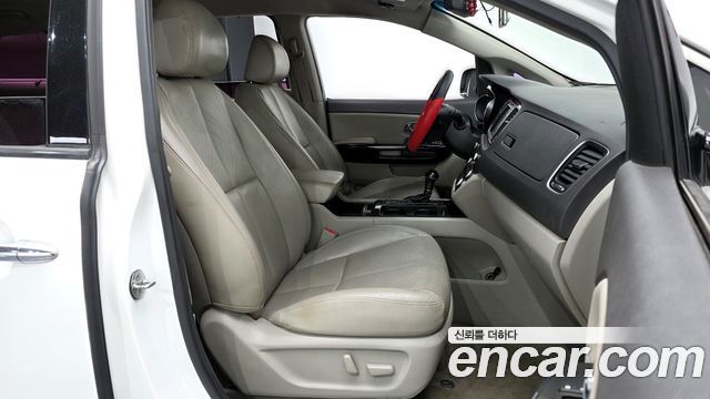 Kia Canival 2016 — photo 11