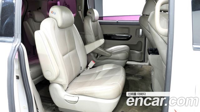 Kia Canival 2016 — photo 12