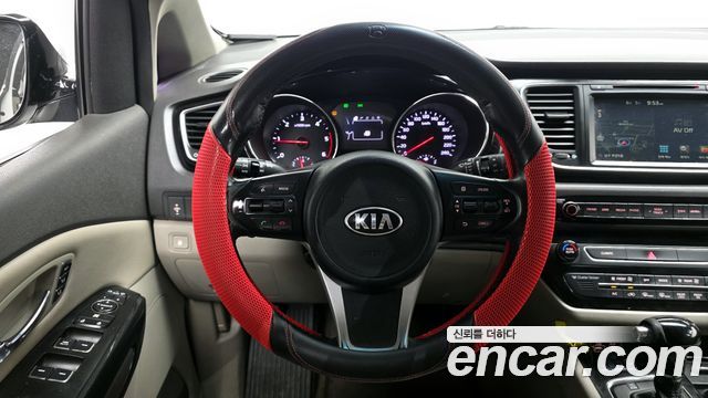 Kia Canival 2016 — photo 14