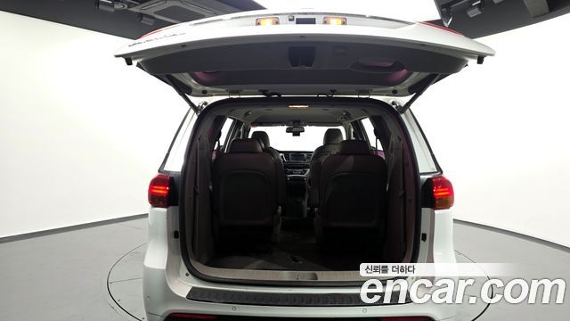 Kia Canival 2016 — photo 20