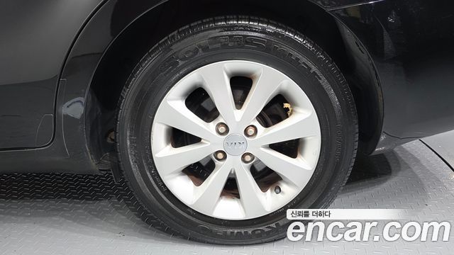 Kia pride 2012 — photo 7