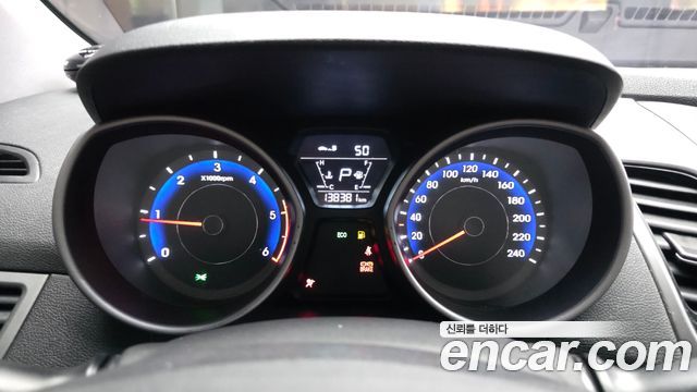 Hyundai AVANTE 2014 — photo 8