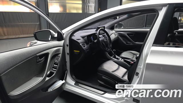 Hyundai AVANTE 2014 — photo 10