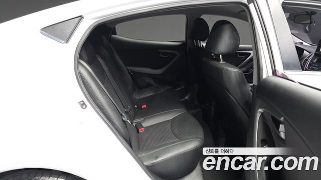 Hyundai AVANTE 2014 — photo 12