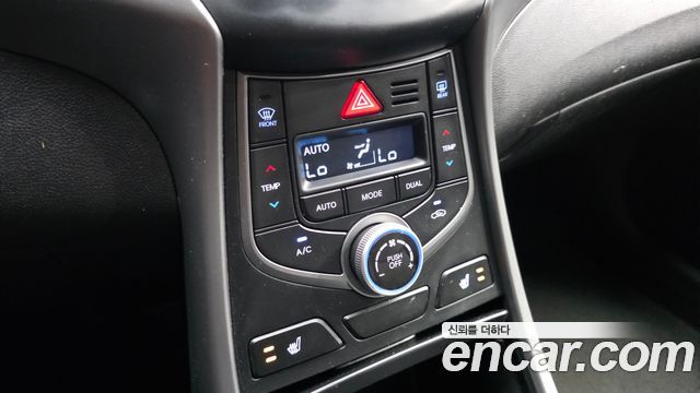 Hyundai AVANTE 2014 — photo 17