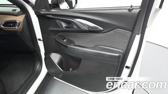 Chevrolet Korea Trailblazer 2022 — photo 14
