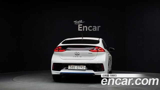 Hyundai Ioniq 2016 — photo 4