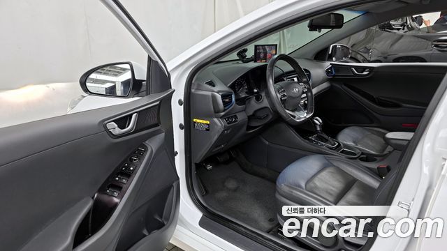 Hyundai Ioniq 2016 — photo 13