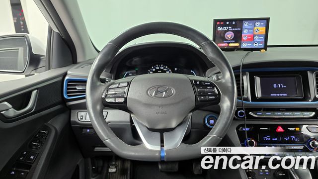 Hyundai Ioniq 2016 — photo 18