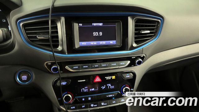 Hyundai Ioniq 2016 — photo 19