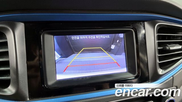 Hyundai Ioniq 2016 — photo 21