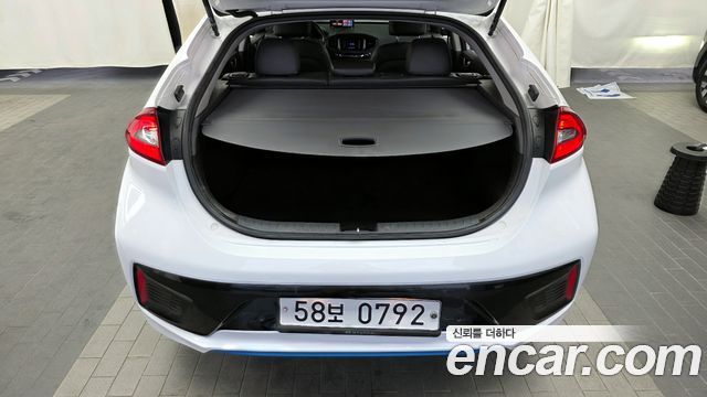 Hyundai Ioniq 2016 — photo 26