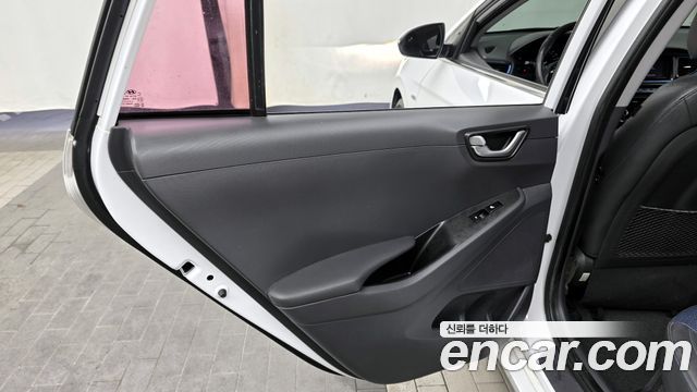 Hyundai Ioniq 2016 — photo 15