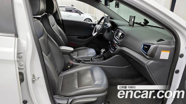 Hyundai Ioniq 2016 — photo 16