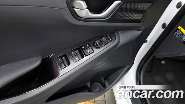Hyundai Ioniq 2016 — photo 28