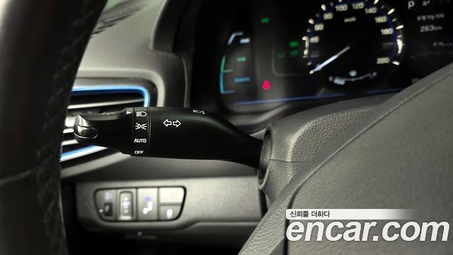 Hyundai Ioniq 2016 — photo 29