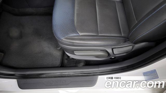 Hyundai Ioniq 2016 — photo 31