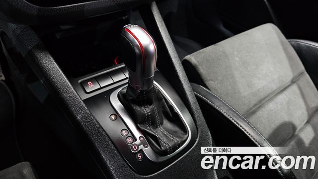 Volkswagen Scirocco 2013 — photo 9