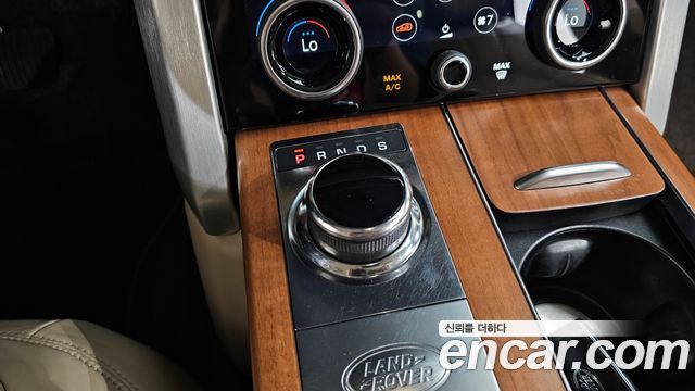 Land Rover Range Rover 2019 — photo 12
