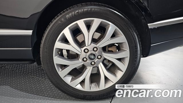 Land Rover Range Rover 2019 — photo 7