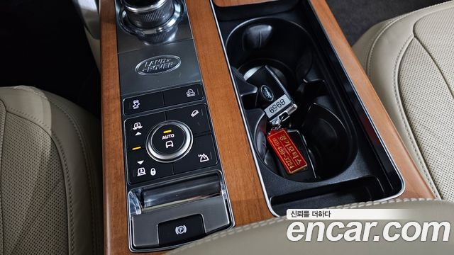 Land Rover Range Rover 2019 — photo 28