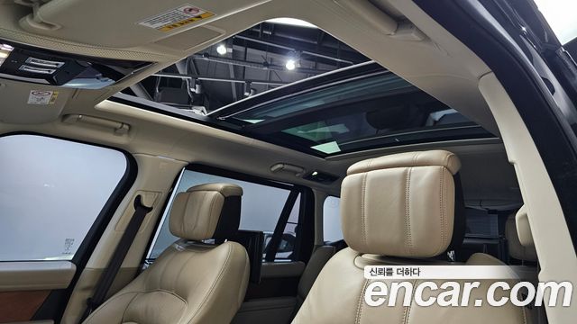 Land Rover Range Rover 2019 — photo 46