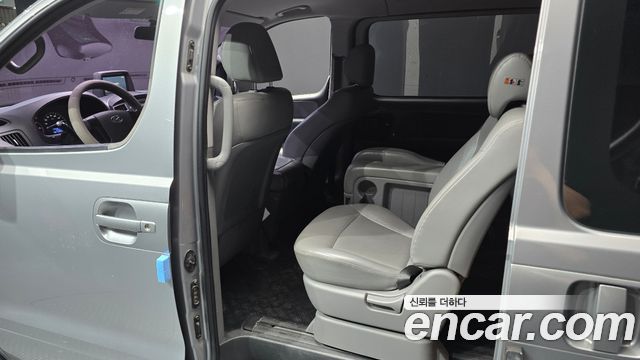 Hyundai Starex 2018 — photo 12