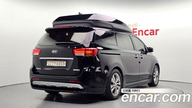 Kia Canival 2018 — photo 2