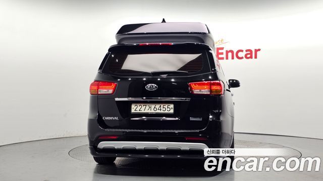 Kia Canival 2018 — photo 4