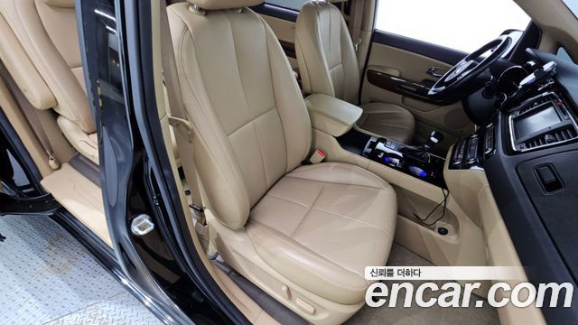 Kia Canival 2018 — photo 17