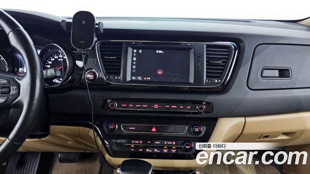 Kia Canival 2018 — photo 19
