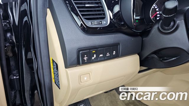 Kia Canival 2018 — photo 28